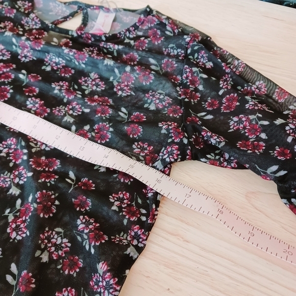 No Boundries Black Sheer Floral Chiffon Top Size Small - Picture 8 of 9